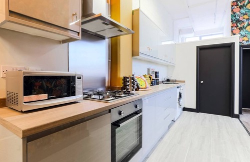 Hackney Wick Apartment | Unique Experience at The DreamArt Warehouse Conversion