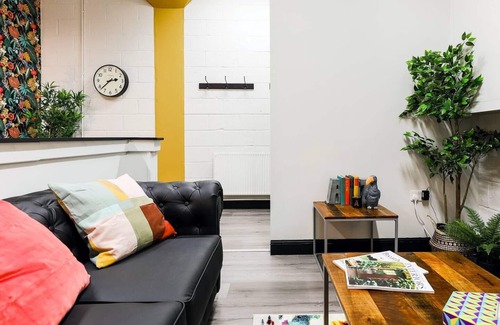Hackney Wick Apartment | Unique Experience at The DreamArt Warehouse Conversion