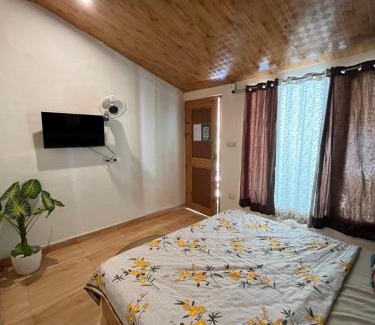 Kasol House | Cozy Dreamcatcher Rooms & Cafe: Pet and Child Friendly Stay