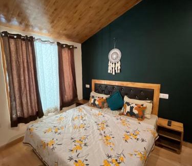 Kasol House | Cozy Dreamcatcher Rooms & Cafe: Pet and Child Friendly Stay