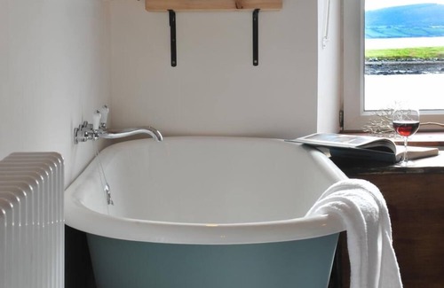 Rosses Point Bed & Breakfast | Discover The Driftwood: 4-Star Getaway with Top Amenities