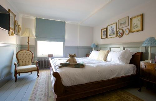 Poundbury Hotel | Experience the Duchess of Cornwall: 4-Star Comfort Awaiting