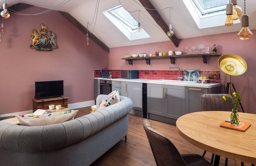 Saint Columb Major Cottage | Top-Rated Stay at The Duchy Barn with Breakfast Included