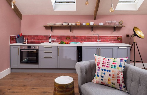 Saint Columb Major Cottage | Top-Rated Stay at The Duchy Barn with Breakfast Included