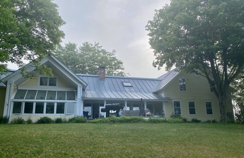 Tunbridge House | Experience The Duck Coop: Ocean View & Breakfast Included