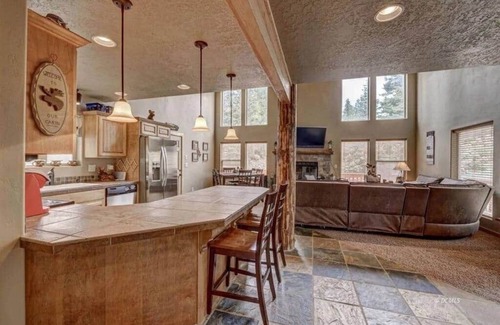 Meadow View Heights House | Ideal Family Getaway with Lake View and Child-Friendly Perks