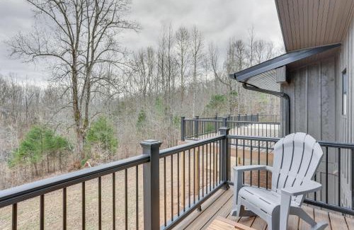 Sugar Tree House | Charming Duck Farm Sugar Tree Hideaway with Outdoor Space