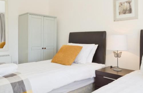 Willesborough House | Pet-Friendly Getaway at The Duck House with Great Amenities