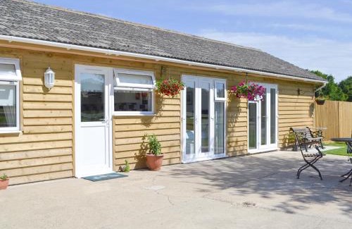Willesborough House | Pet-Friendly Getaway at The Duck House with Great Amenities