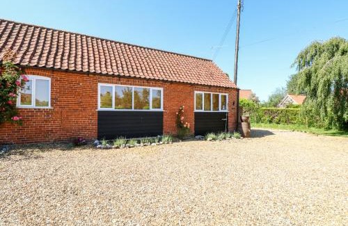 Stow Bedon House | Experience Family-Friendly Comfort at The Duck House