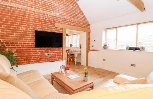 Stow Bedon House | Experience Family-Friendly Comfort at The Duck House