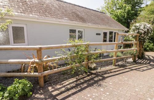 Haverfordwest House | Pet-Friendly Haven: The Duck House with 10/10 Guest Ratings
