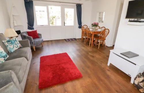 Haverfordwest House | Pet-Friendly Haven: The Duck House with 10/10 Guest Ratings