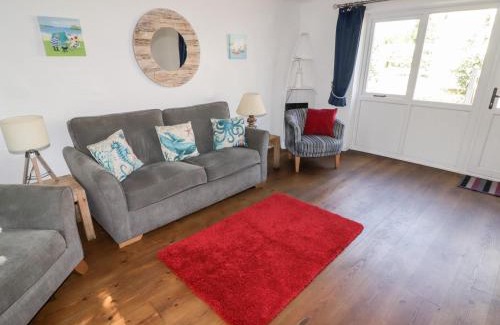 Haverfordwest House | Pet-Friendly Haven: The Duck House with 10/10 Guest Ratings