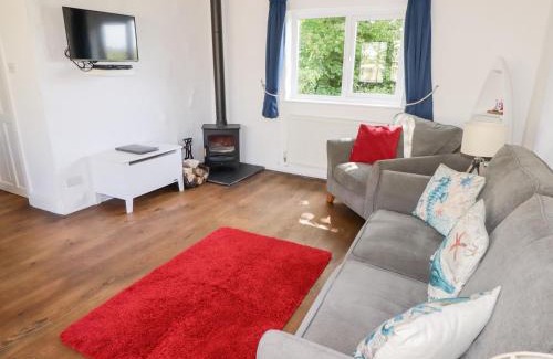 Haverfordwest House | Pet-Friendly Haven: The Duck House with 10/10 Guest Ratings