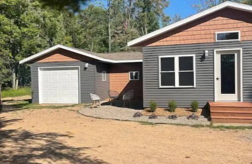 Crandon House | Discover The Duck House: Pet-Friendly Retreat, 10/10 Rated