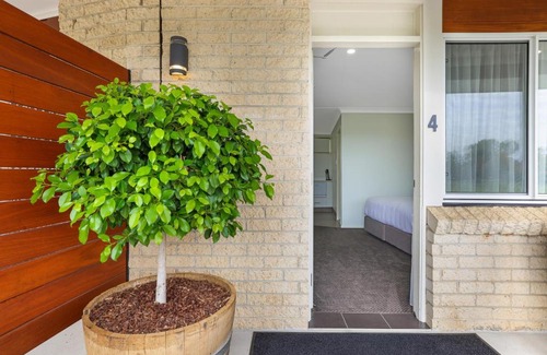 Westdale Hotel | Outstanding Duck Inn Apartments - Family-Friendly Comfort