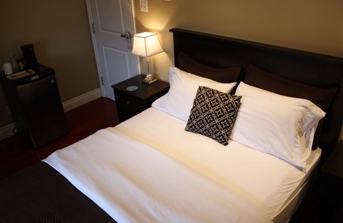 Downtown St. John's Hotel | Discover The Duckworth: Family-Friendly Stay with Breakfast