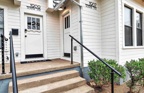 Waco Cottage | Ideal Getaway: The Duet 1 BR Steps from Baylor & Silos