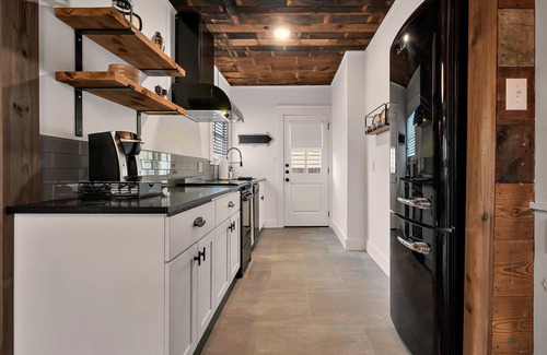 Waco Cottage | Perfect Retreat Near Baylor University and Magnolia Silos
