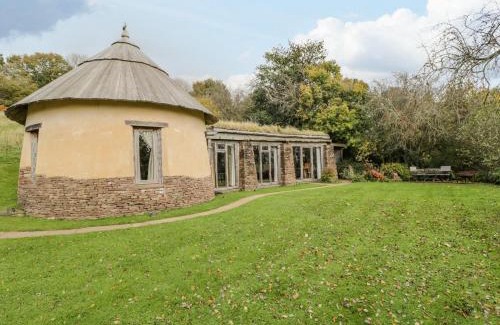 Hereford House | Experience Comfort at The DugOut - A 4-Star Retreat