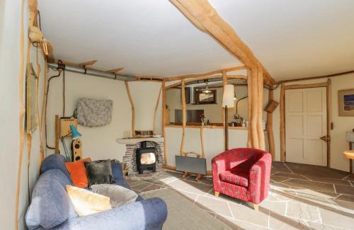 Hereford House | Experience Comfort at The DugOut - A 4-Star Retreat