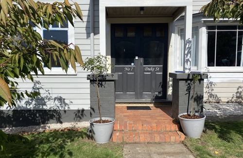 West Launceston Apartment | Guest Rated 10/10: The Duke of West Launceston Awaits