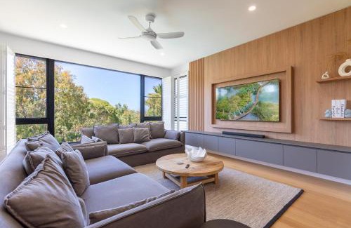 Agnes Water House | Relax at The Dūne: 4 BR Poolside Retreat by the Beach