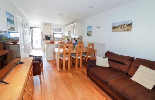 Crantock House | Pet-Friendly Retreat at The Dunes - A 4-Star Escape