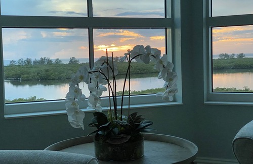 Vanderbilt Beach Condo | Indulge in The Dunes of Naples with Hot Tub Amenities