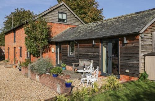 Dunbridge House | Discover The DunnitManor Farm: 4-Star Child-Friendly Escape