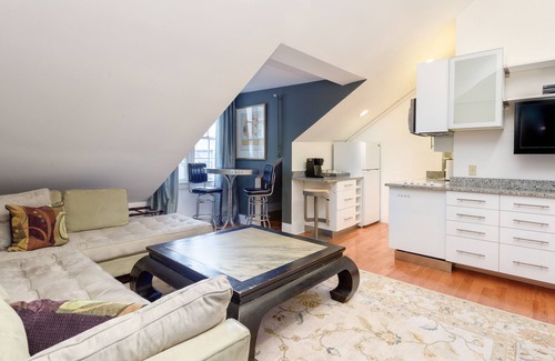 Rittenhouse Row Hotel | Experience The DWIGHT D Hotel: Guest Rated 9.8, Spa & Dining