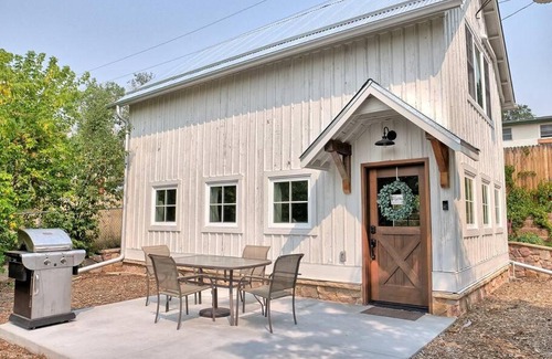 Castle Rock House | Discover The Dyer Inn - A Restored Barn for Families