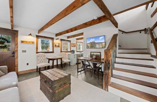 Castle Rock House | Discover The Dyer Inn - A Restored Barn for Families