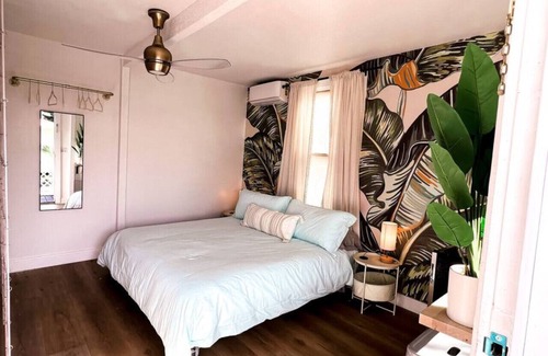 Lincolnville Hotel | Stylish King Studio in Boutique Hotel, Steps from Downtown
