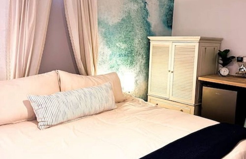 Lincolnville Hotel | Stunning King Suite in Boutique Hotel, Steps from Downtown