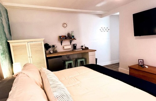 Lincolnville Hotel | Stunning King Suite in Boutique Hotel, Steps from Downtown