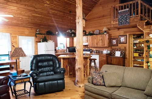 Boswell Cabin | Experience The Eagle Cabin: Pet-Friendly Retreat on the River