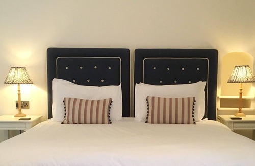 Launceston Hotel | Discover The Eagle House Hotel: Family-Friendly Retreat