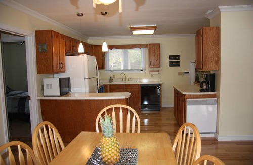 Machar House | Unforgettable Stay at The Eagle Lake Oasis with Pool & Views