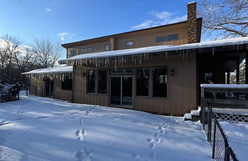 Eau Claire House | Experience The Eagle's Nest: Pet-Friendly Cabin with Spa