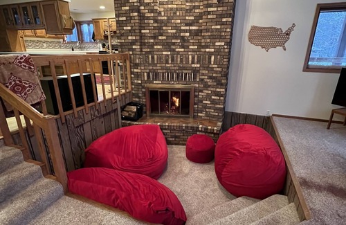 Eau Claire House | Experience The Eagle's Nest: Pet-Friendly Cabin with Spa