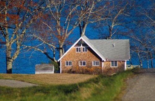Waldoboro House | Relax at The Eagle's Nest - Family-Friendly Getaway