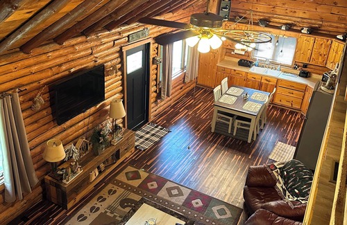 Midland Cabin | Experience The Eagle’s Nest: Family-Friendly Getaway Near Casino