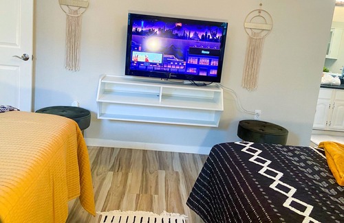 College Park House | The Eagles Nest! King Sized Bed! Sleeps 12! Family a time