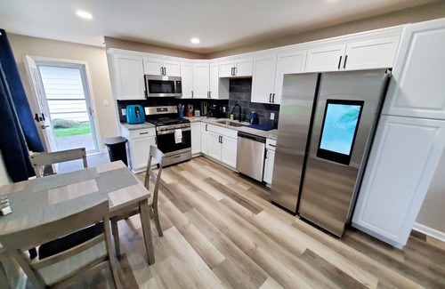 Mentor Headlands House | Experience The Eagles Nest with Ocean View and Fenced Patio