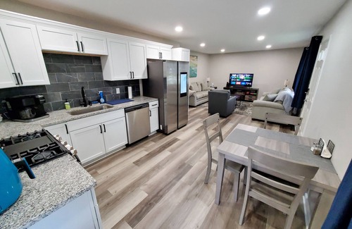 Mentor Headlands House | Experience The Eagles Nest with Ocean View and Fenced Patio