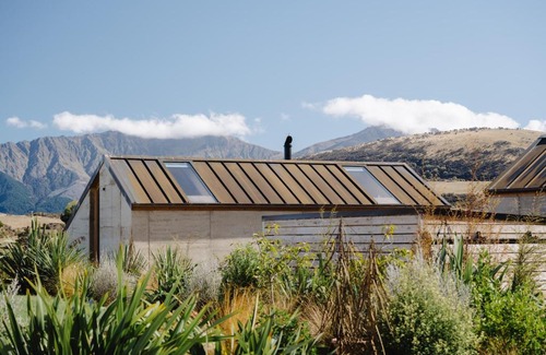 Kawarau Falls House | Discover The Earth House @ Jacks Point - Rated 8.8/10