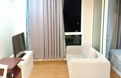 Chang Phueak Condo | Cozy Earth Tone Room with Pool Access for Your Getaway