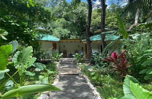 Nosara Cabin | Eco-Friendly Earthbag House – Walk to Pelada Beach!